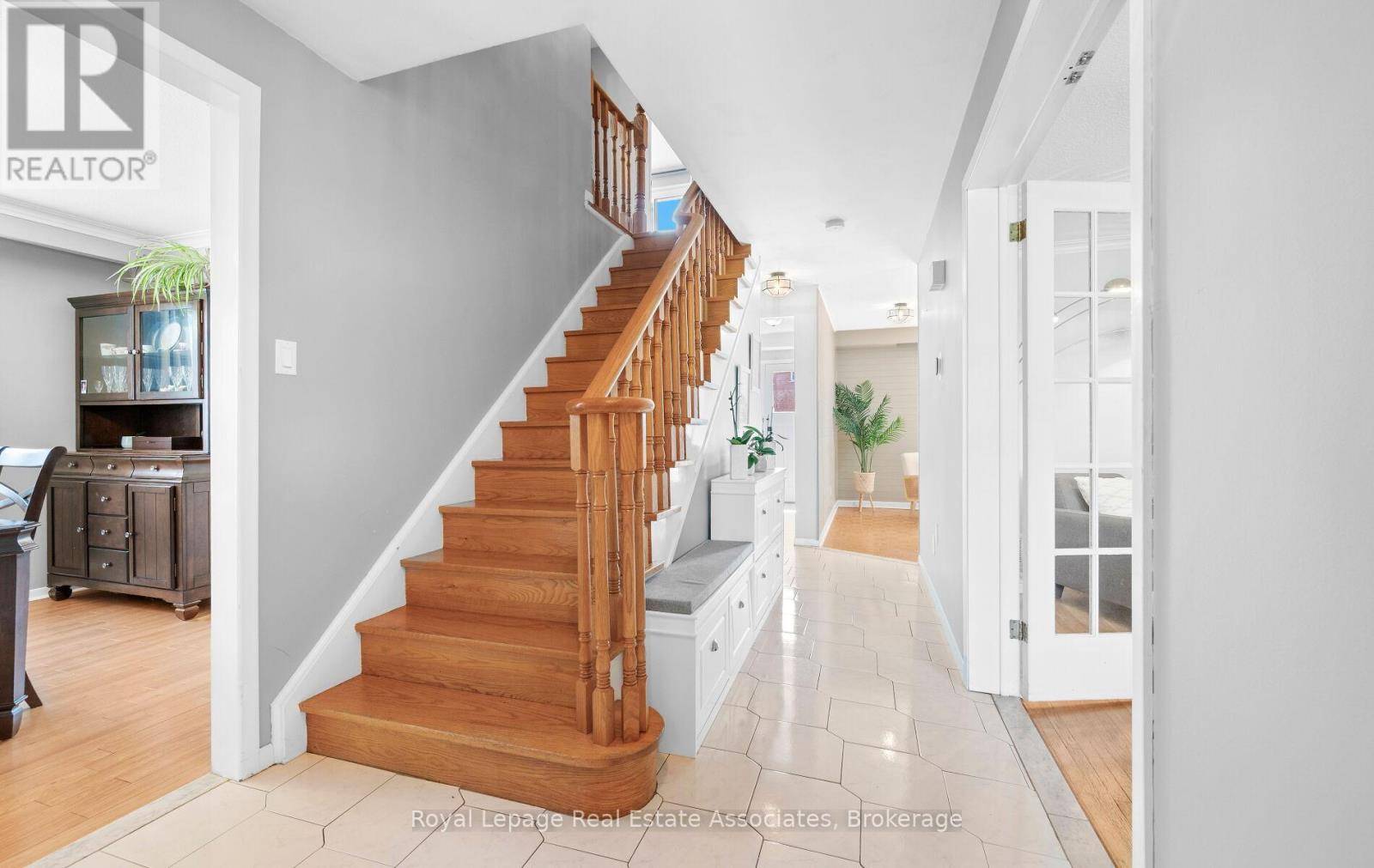 Mississauga (cooksville), ON L5A1E7,296 CHANTENAY DRIVE