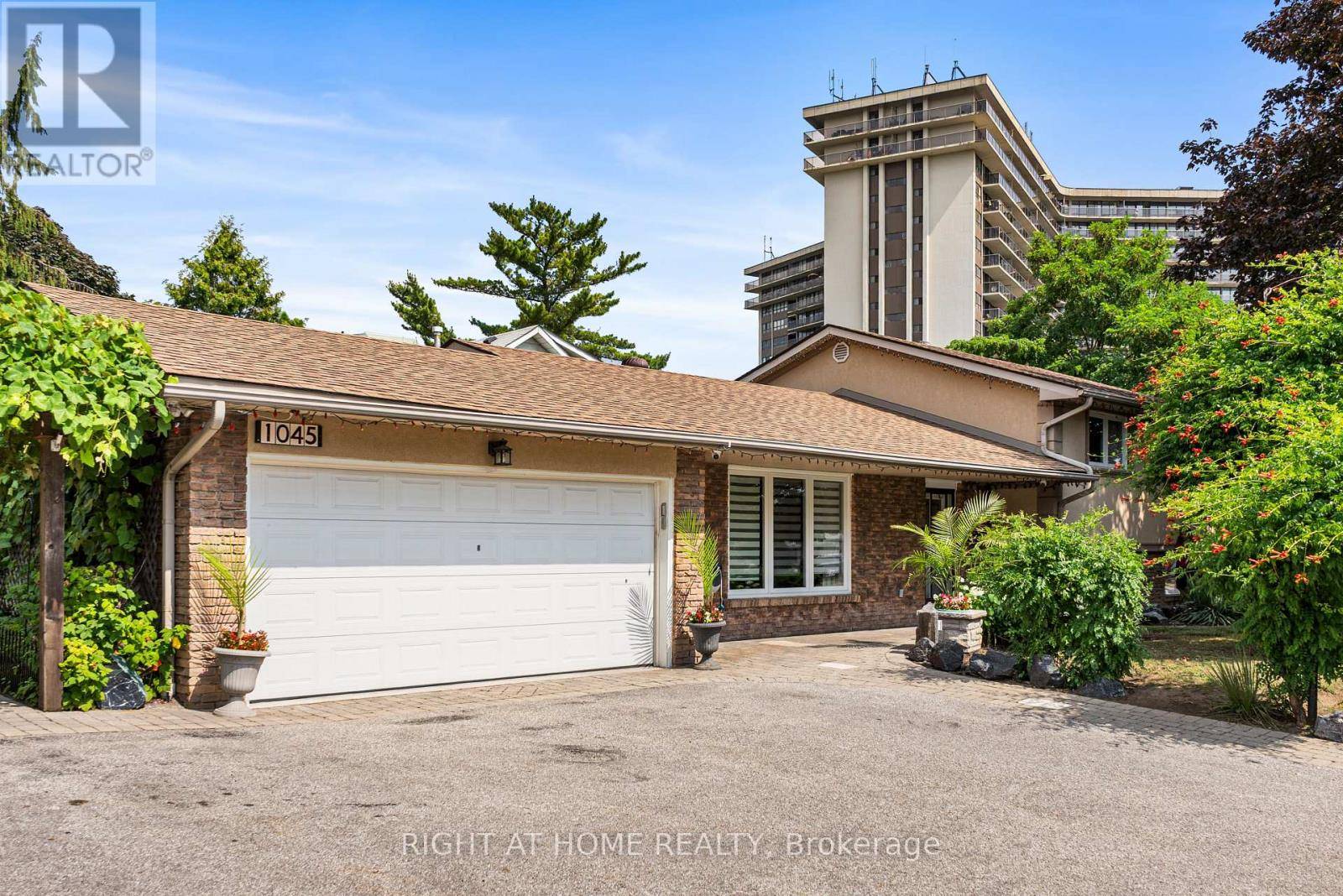 1045 BLOOR STREET, Mississauga (applewood), ON L4Y2N3