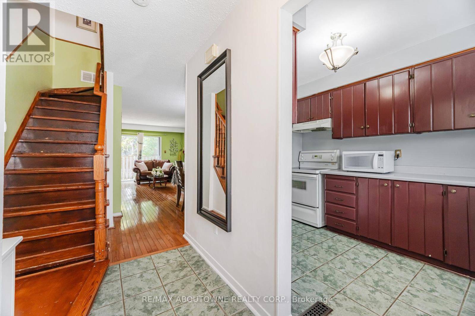 Mississauga (meadowvale), ON L5N2E4,2779 Gananoque DR #106