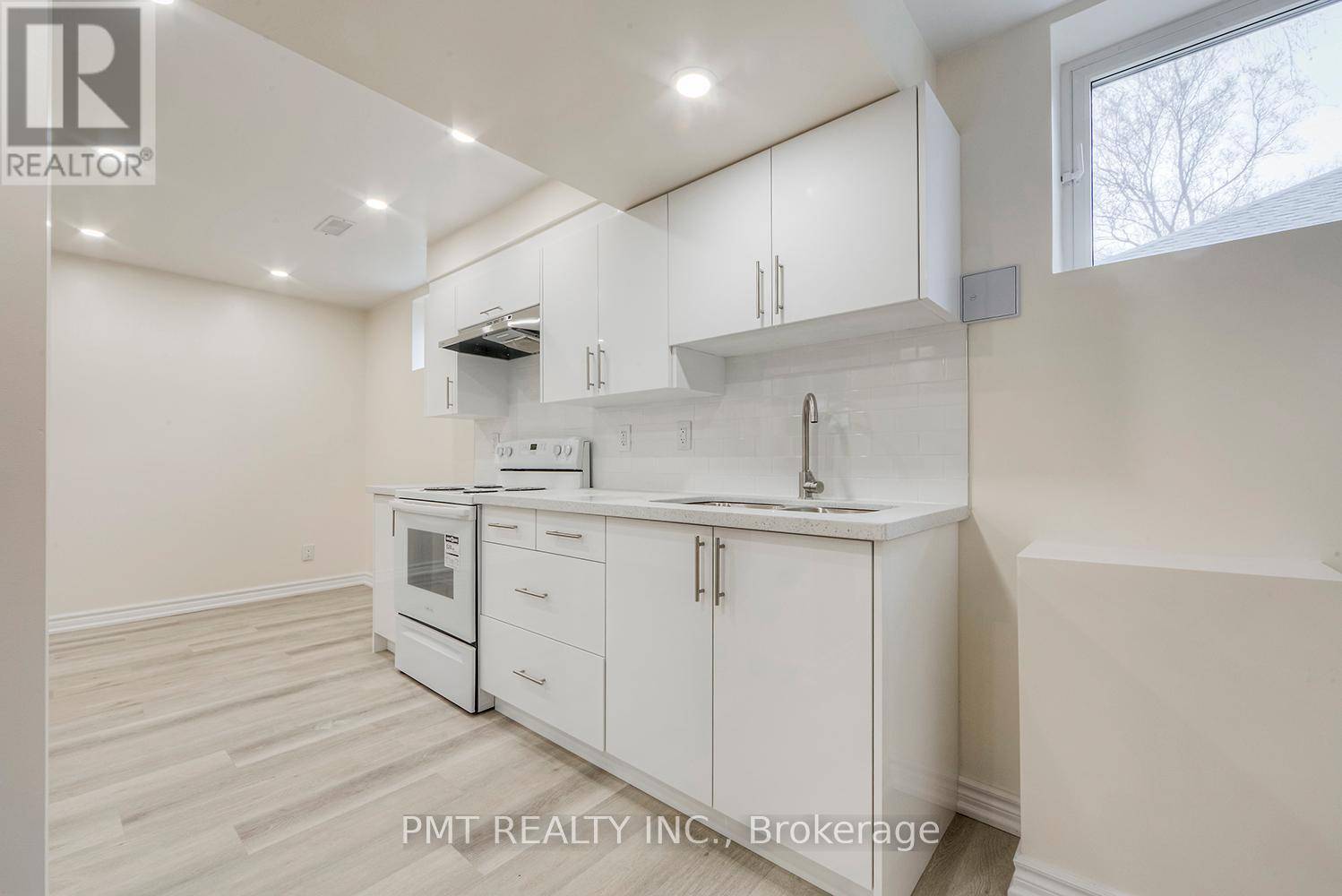 Toronto (rockcliffe-smythe), ON M6N2E8,124 Edinborough CT #Bsmt