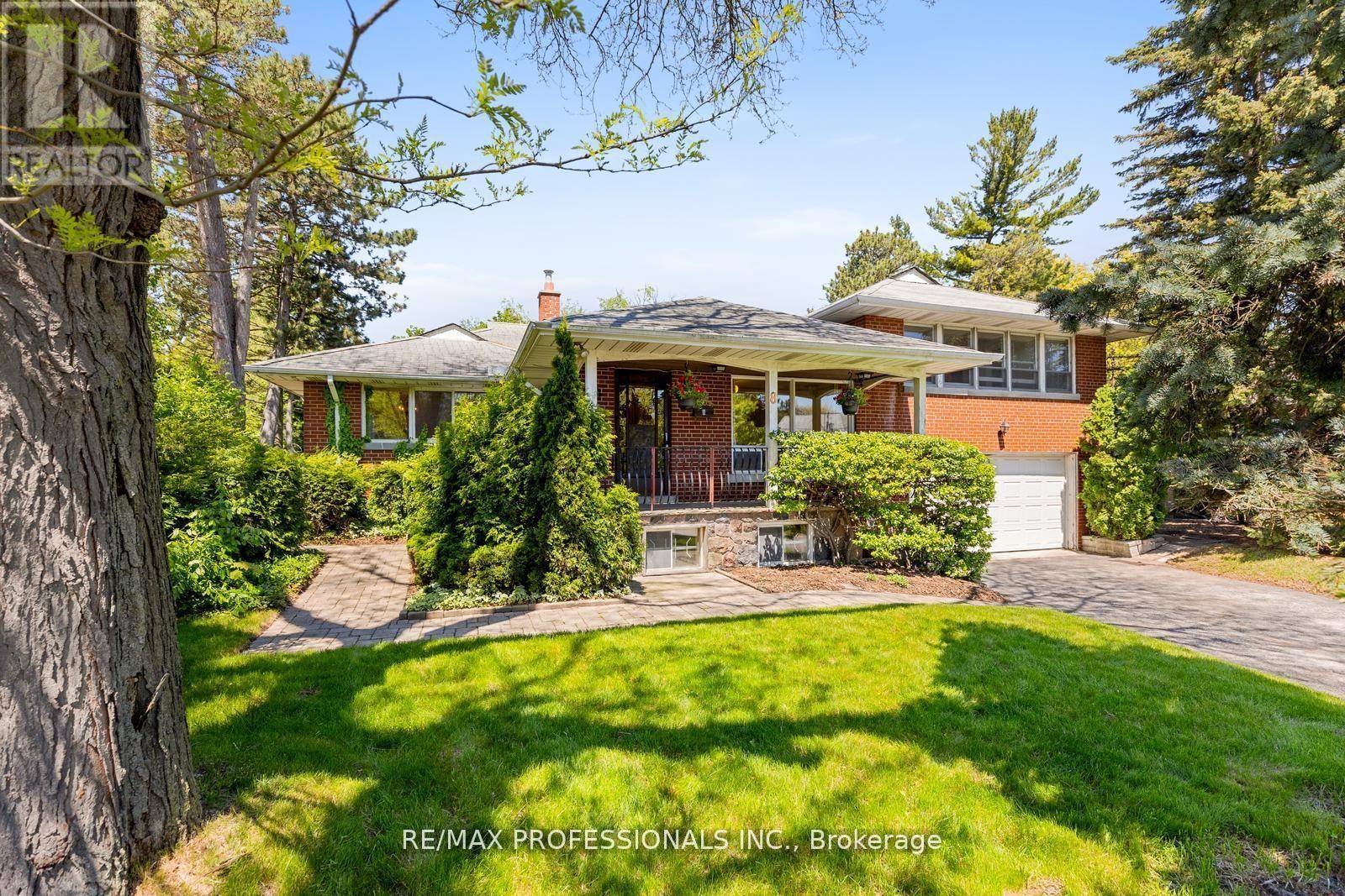 Toronto (edenbridge-humber Valley), ON M9A4G2,8 GLENDARLING ROAD
