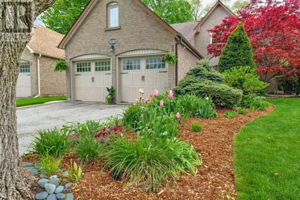 Oakville (br Bronte), ON L6L5R3,3282 VICTORIA STREET