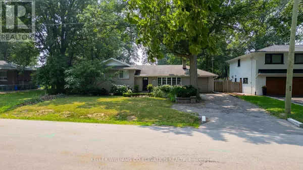 Oakville (wo West), ON L6L3X1,548 SWANN DRIVE