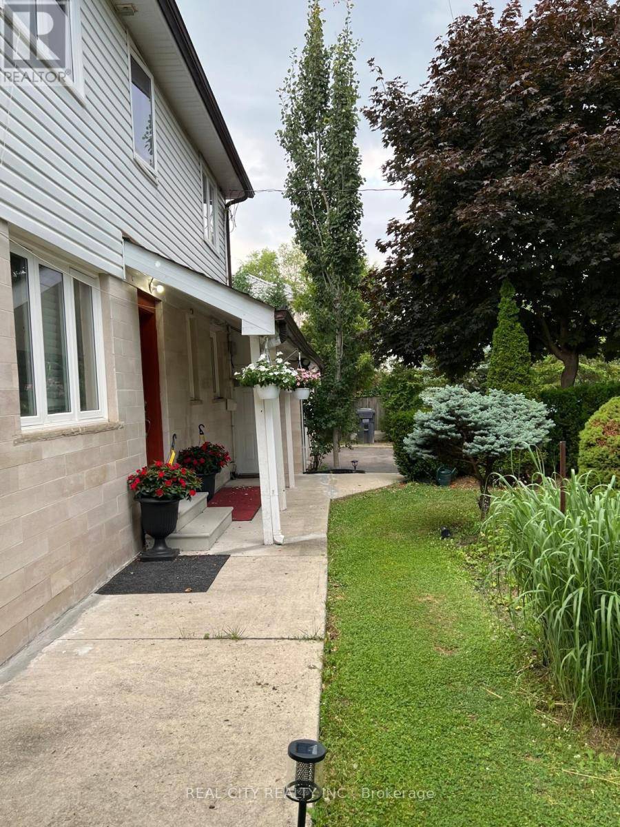 Mississauga (sheridan), ON L5K1P1,2451 LOANNE DRIVE