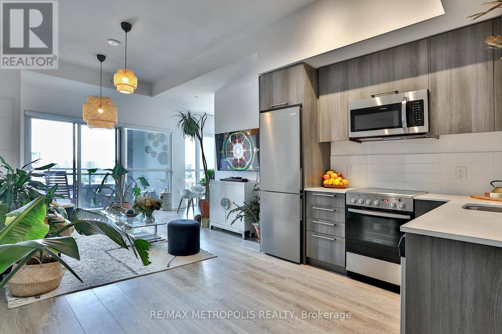 25 Neighbourhood LN #703, Toronto (stonegate-queensway), ON M8Y0C4