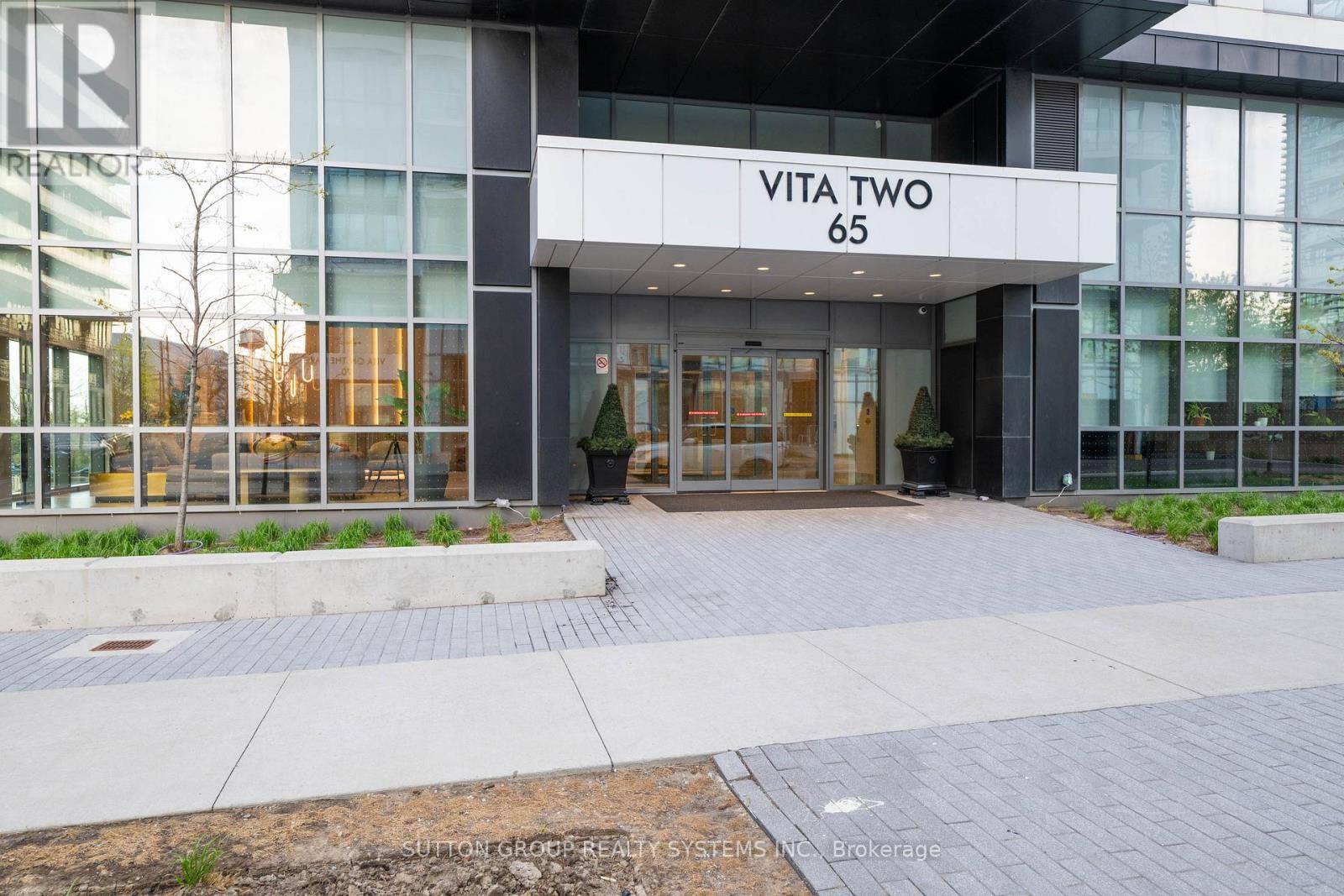Toronto (mimico), ON M8V0A8,65 ANNIE CRAIG DR #703