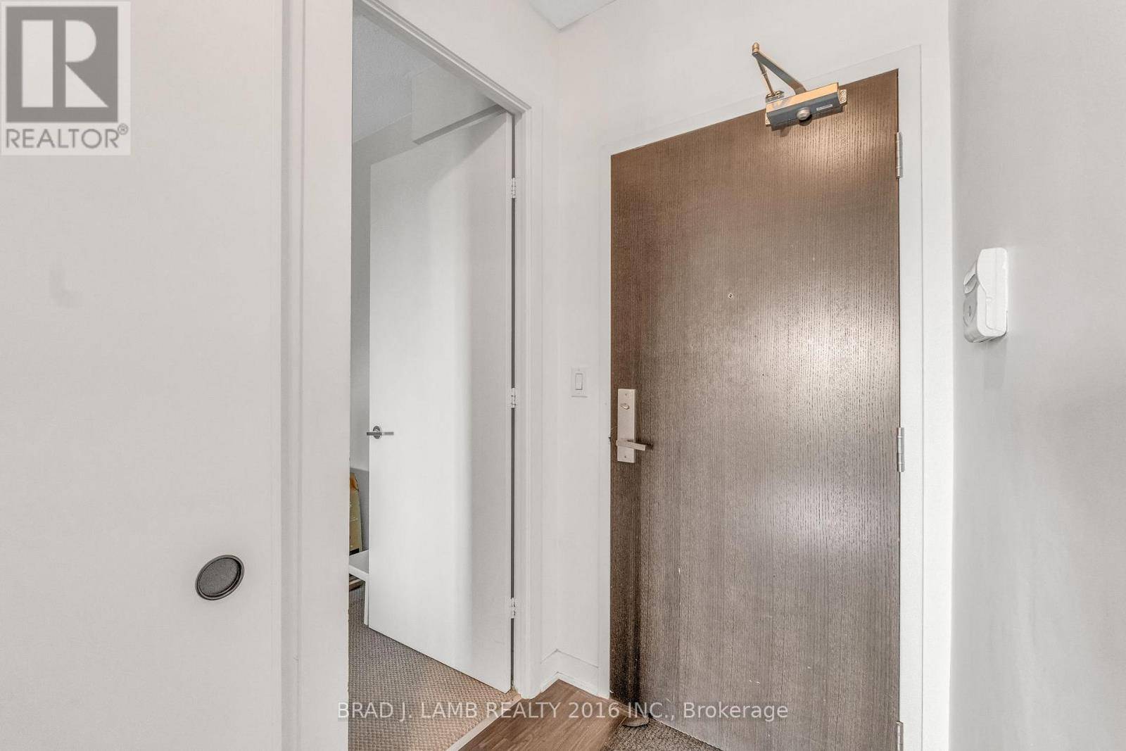 Toronto (mimico), ON M8Y0A1,165 Legion RD North #1031