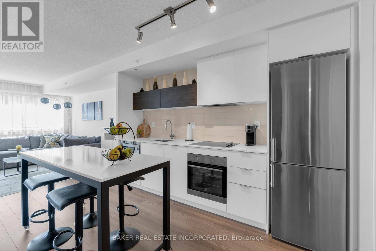 Toronto (islington-city Centre West), ON M9B0C3,20 Thomas Riley RD West #701