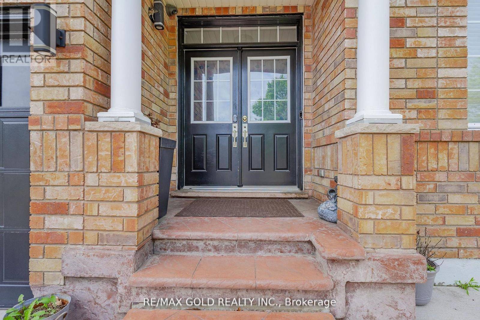 Brampton (vales Of Castlemore), ON L6P1S9,6 BETTEY ROAD