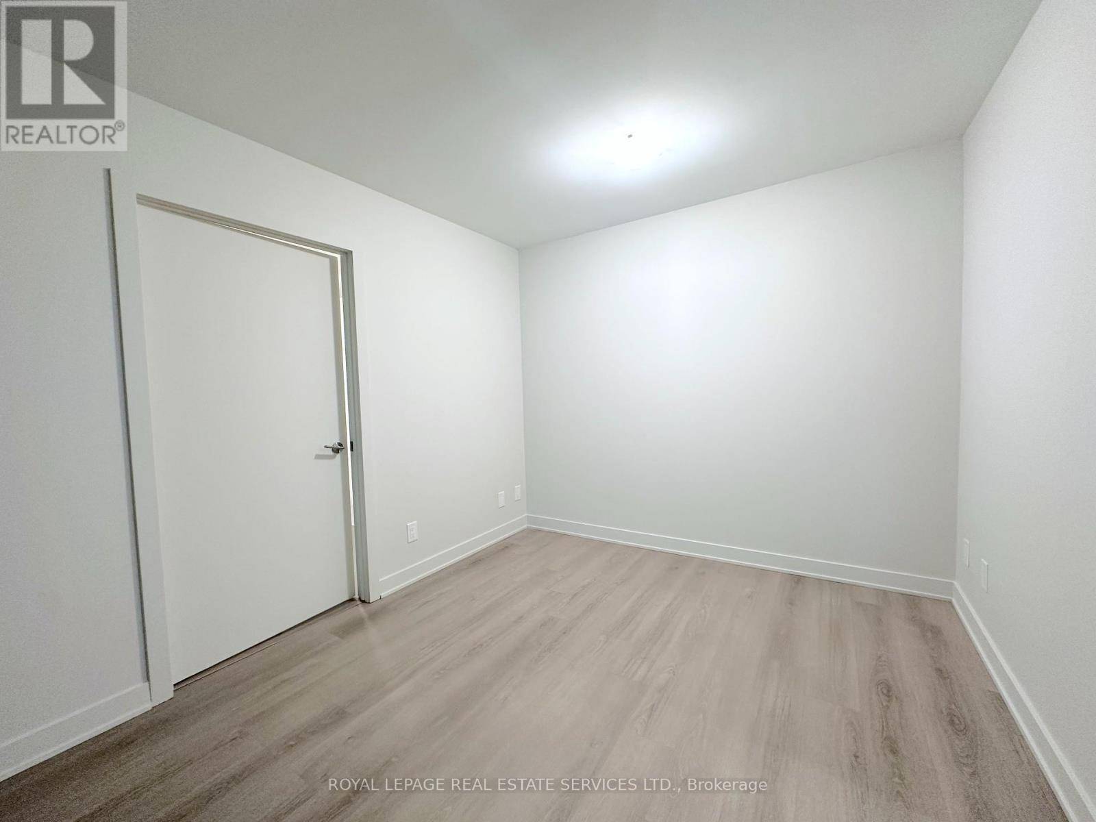 Toronto (runnymede-bloor West Village), ON M6S2S2,3385 Dundas ST West #301