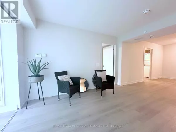 Toronto (runnymede-bloor West Village), ON M6S2S2,3385 Dundas ST West #301