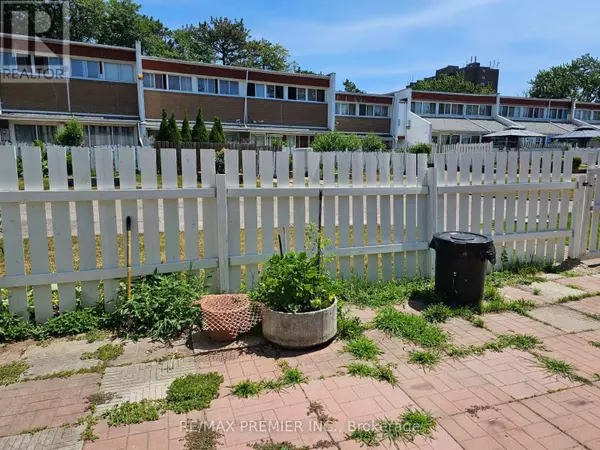 Toronto (glenfield-jane Heights), ON M3N2J8,2901 Jane ST #Unit 15