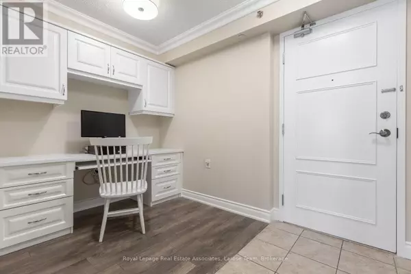 Toronto (mimico), ON M8V3Z5,3 Marine Parade DR #809