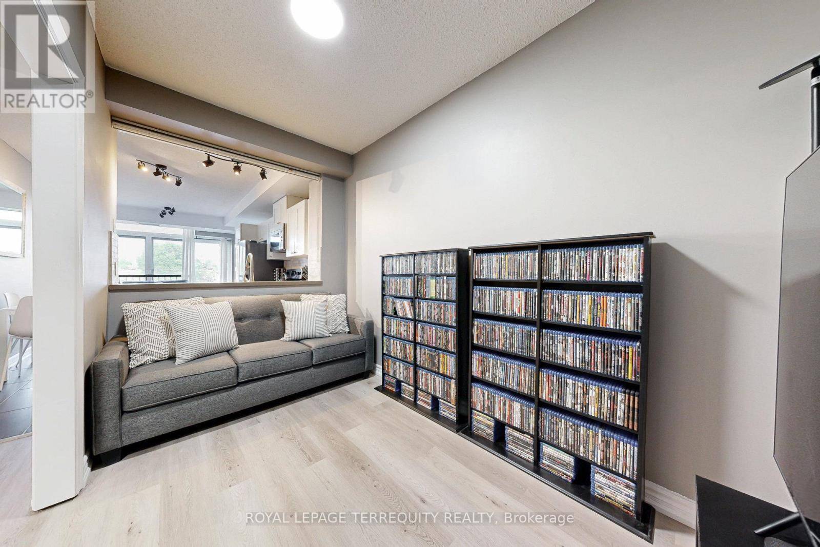 Mississauga (mississauga Valleys), ON L5A4L4,200 Burnhamthorpe RD East #402