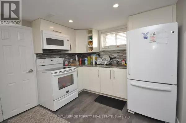 Toronto (alderwood), ON M8W3Y9,73 Gort AVE #C