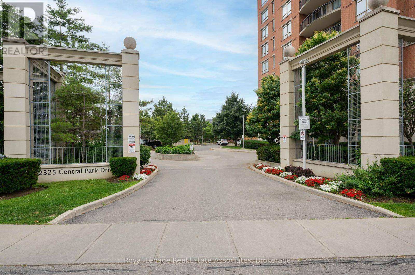 Oakville (ro River Oaks), ON L6H0E2,2325 Central Park DR #1112