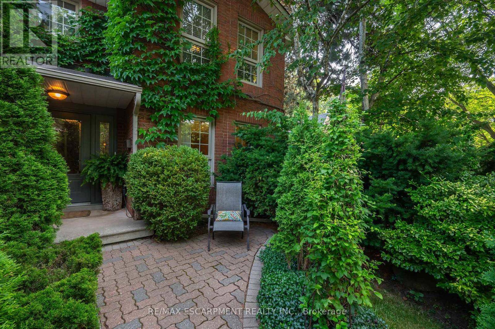 Oakville (fa Falgarwood), ON L6H3C6,1355 EDGEWARE ROAD