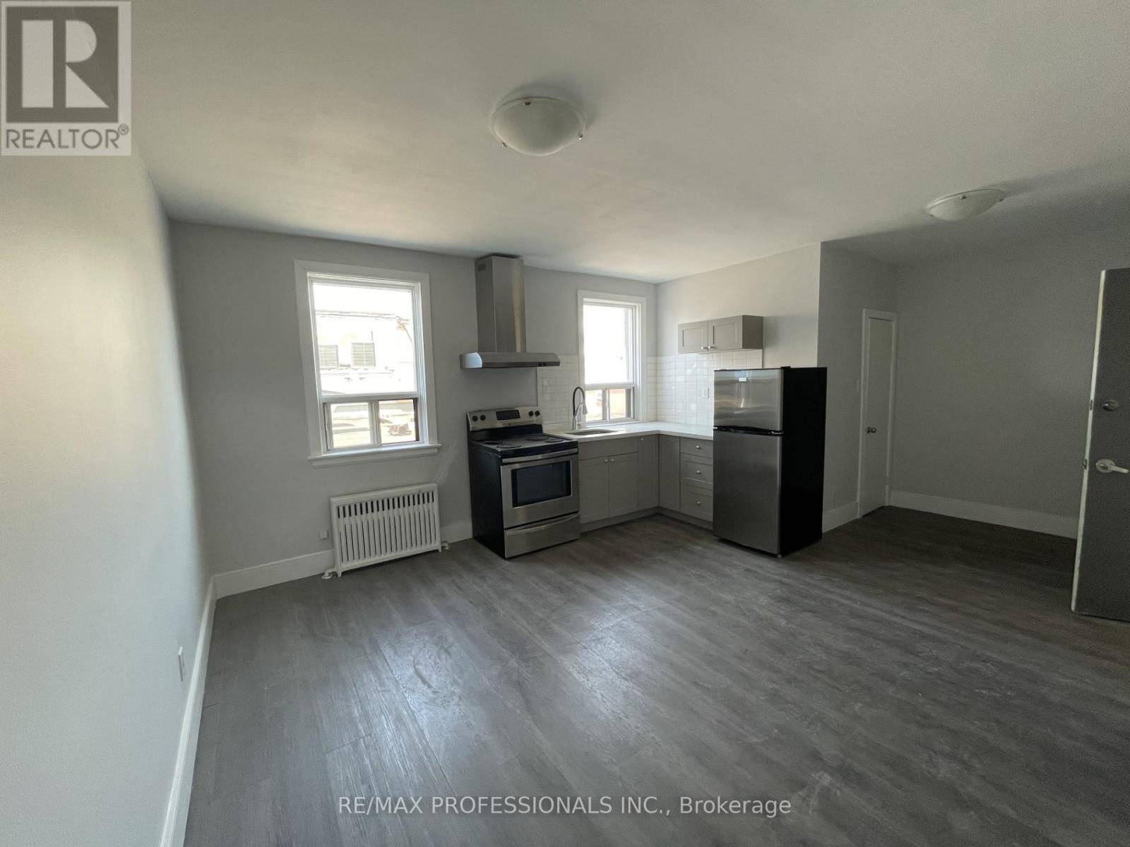 Toronto (new Toronto), ON M8V1L9,3210 Lake Shore BLVD #1