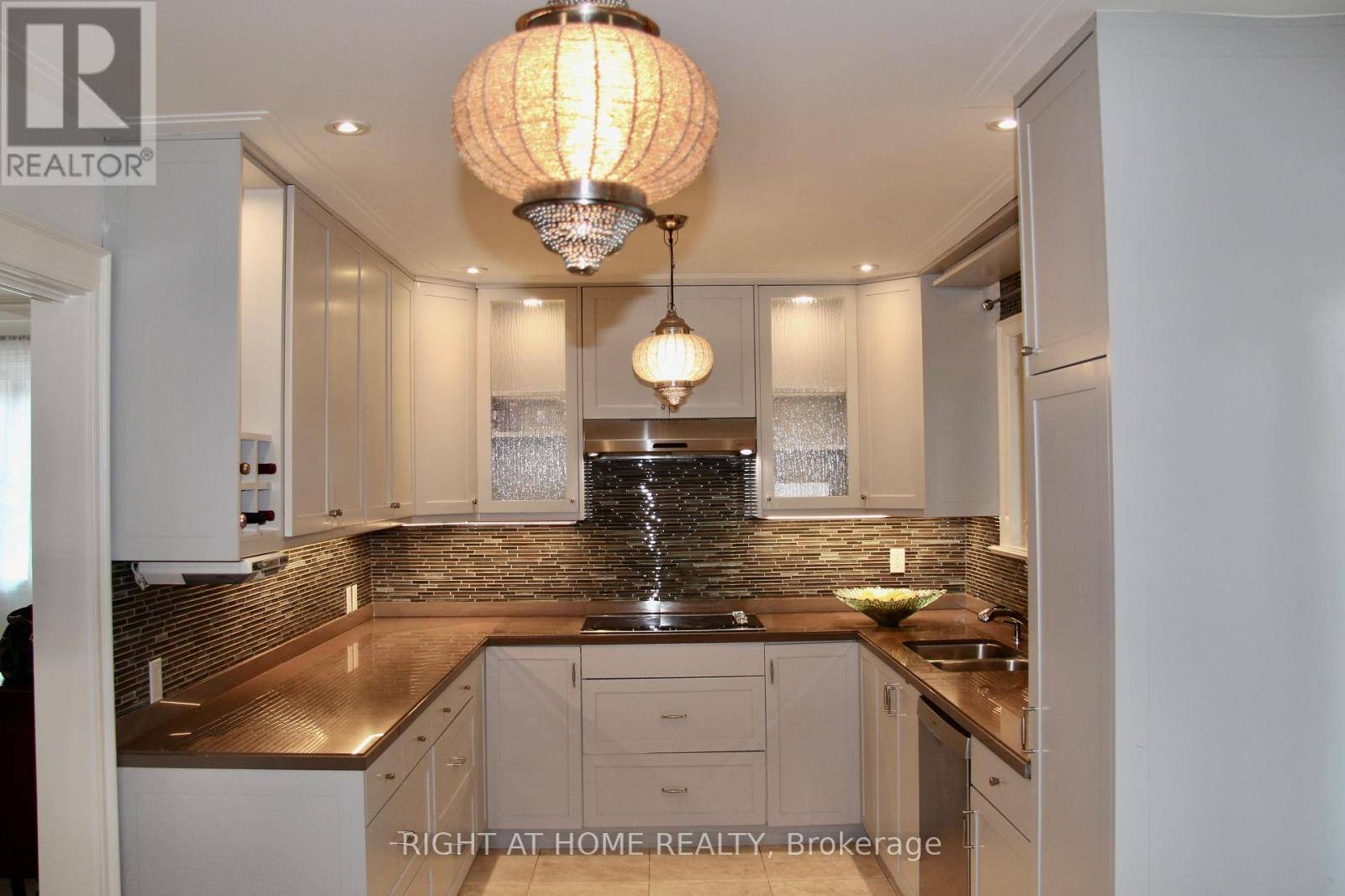 Mississauga (cooksville), ON L5A1N9,2335 BLASE COURT