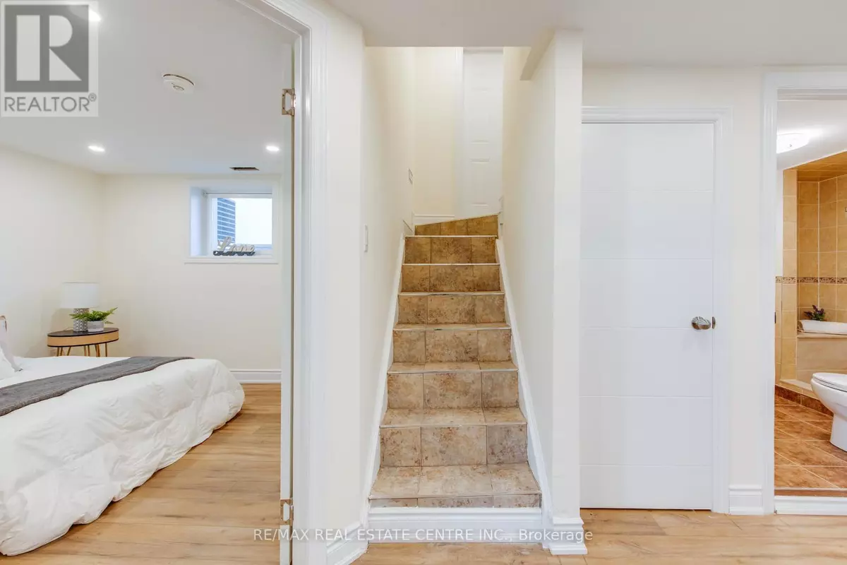 Toronto (beechborough-greenbrook), ON M6M1Z9,WALKUP BASEMENT - 8 CLEARVIEW HEIGHTS