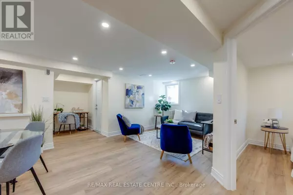 Toronto (beechborough-greenbrook), ON M6M1Z9,WALKUP BASEMENT - 8 CLEARVIEW HEIGHTS