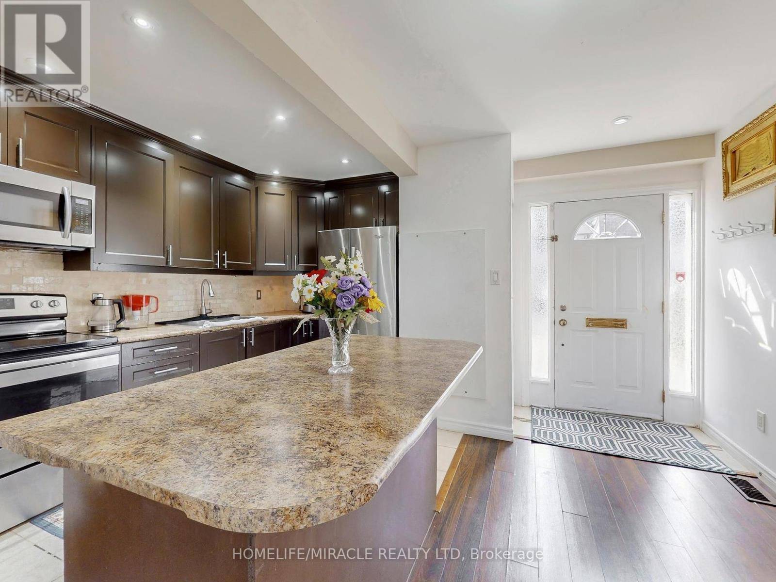 Brampton (central Park), ON L6S2N7,14 HAWKINS COURT