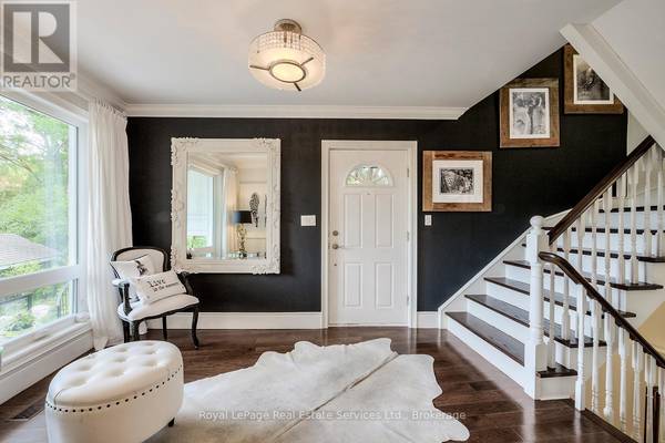 Oakville (oo Old Oakville), ON L6J3E5,158 DUNN STREET