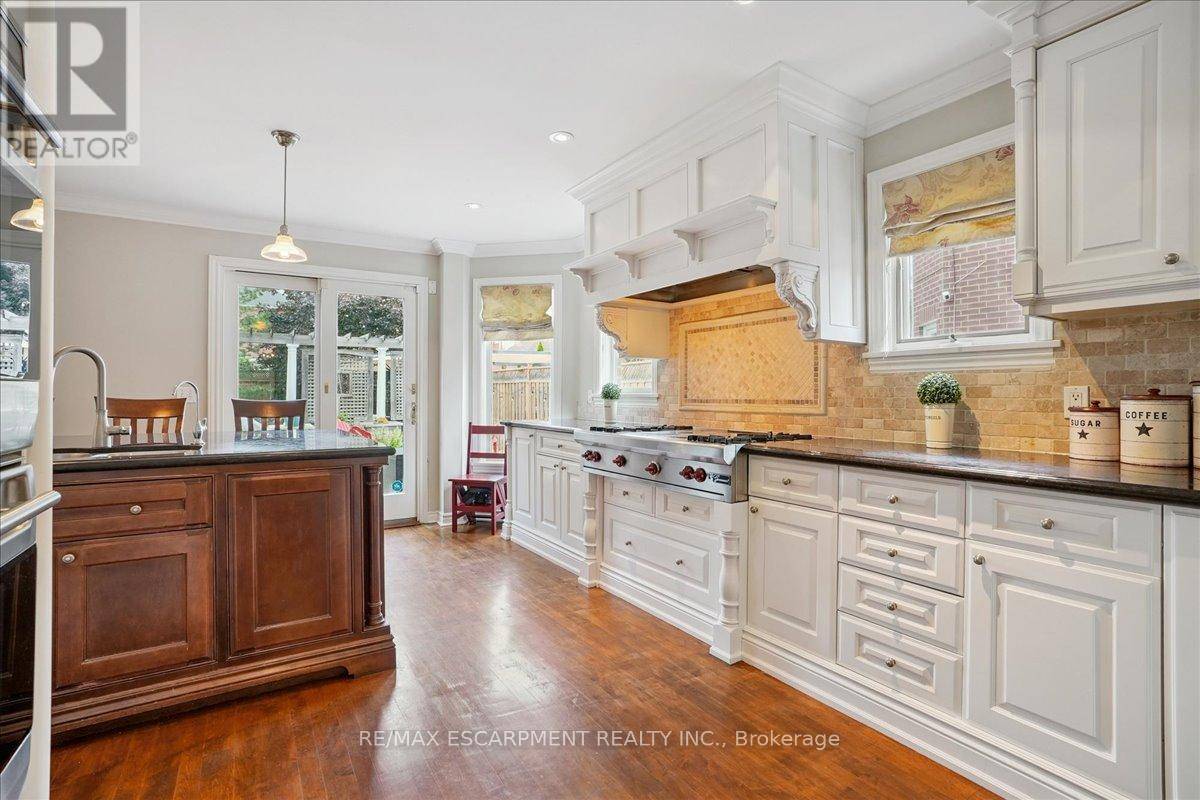 Oakville (ro River Oaks), ON L6H5Z5,105 RIVER GLEN BOULEVARD
