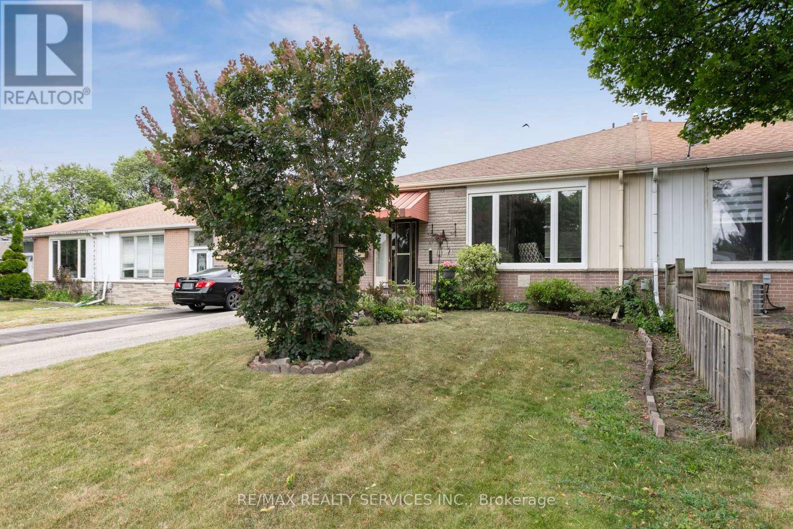 Brampton (avondale), ON L6T1R7,9 ALGONQUIN BOULEVARD
