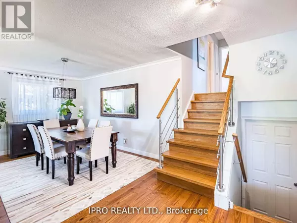 Mississauga (applewood), ON L4Y3L2,3525 BURNINGELM CRESCENT