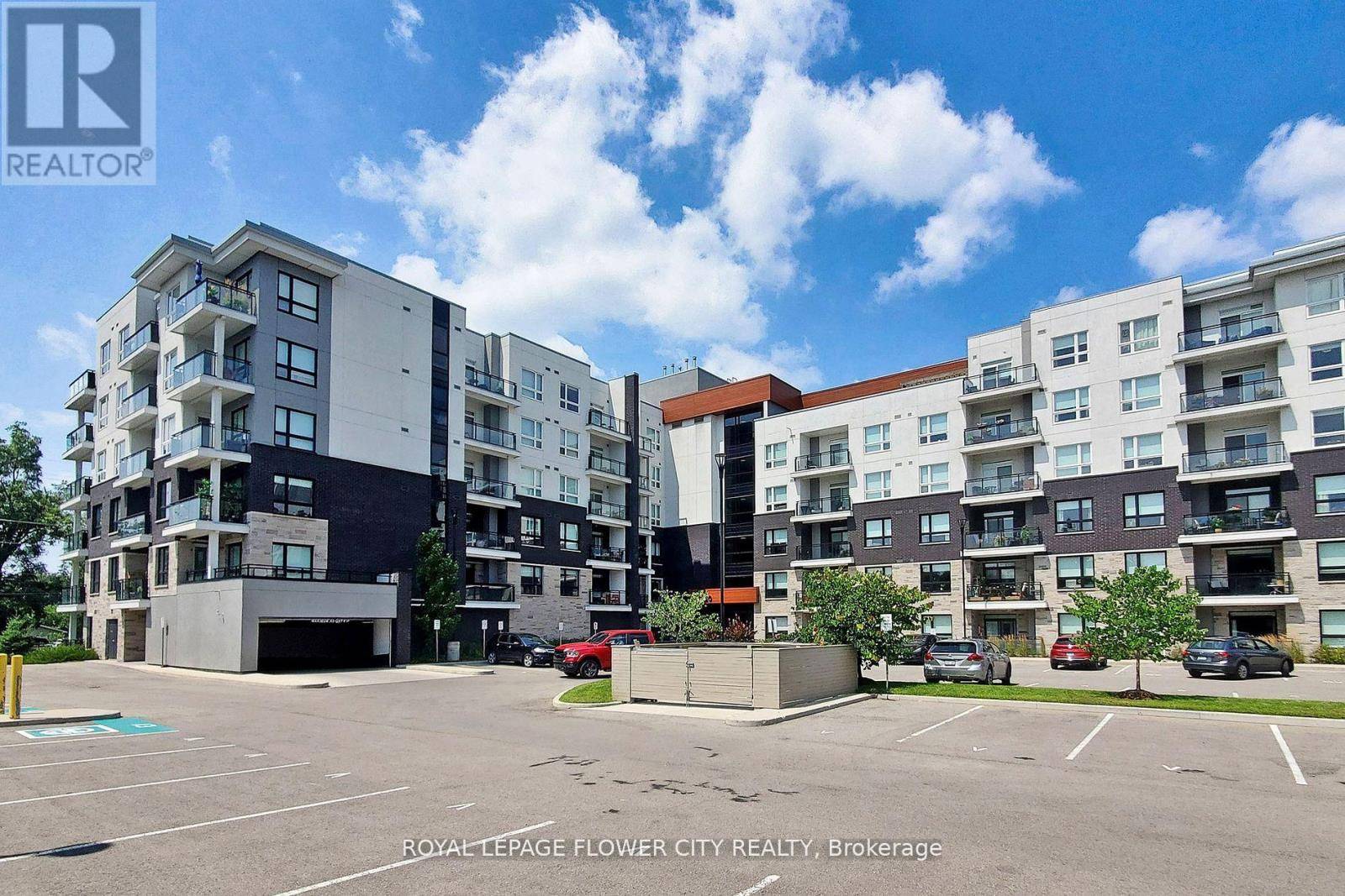 320 Plains RD East #106, Burlington (lasalle), ON L7T0C1