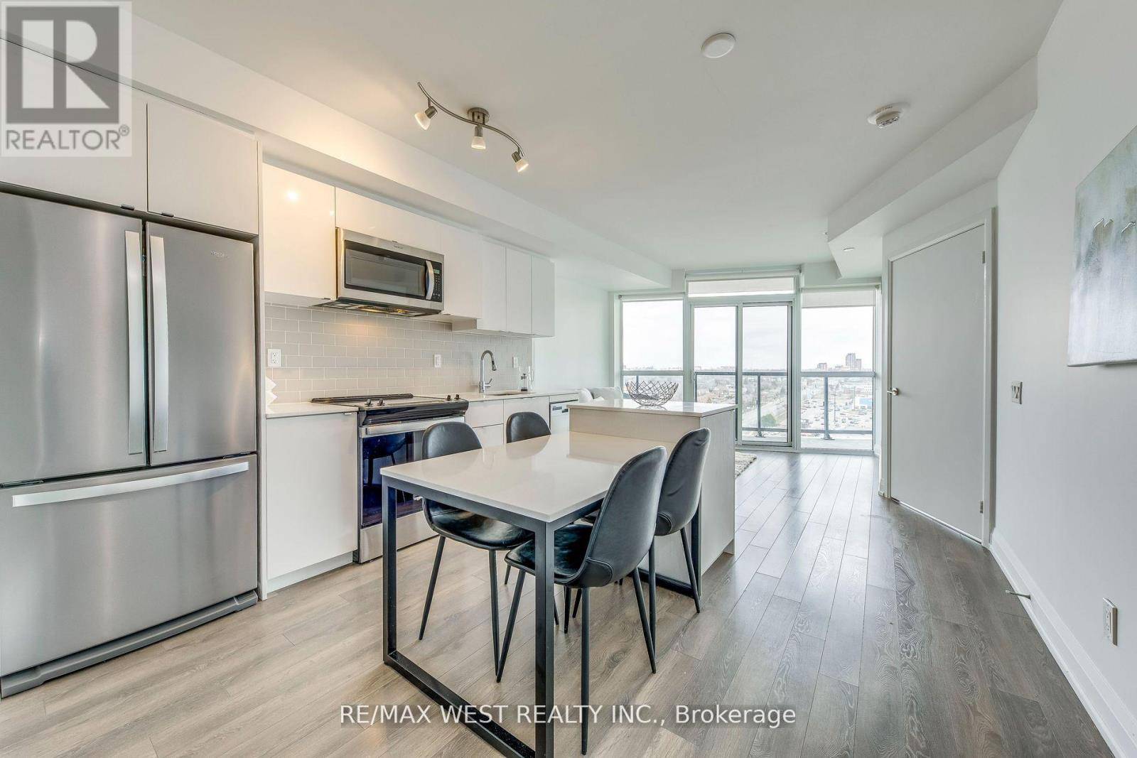 Toronto (brookhaven-amesbury), ON M6L0A6,1461 Lawrence AVE #1706