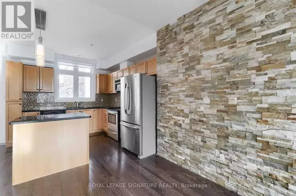 Toronto (stonegate-queensway), ON M8Y4H5,16 CLOCKWORK LANE