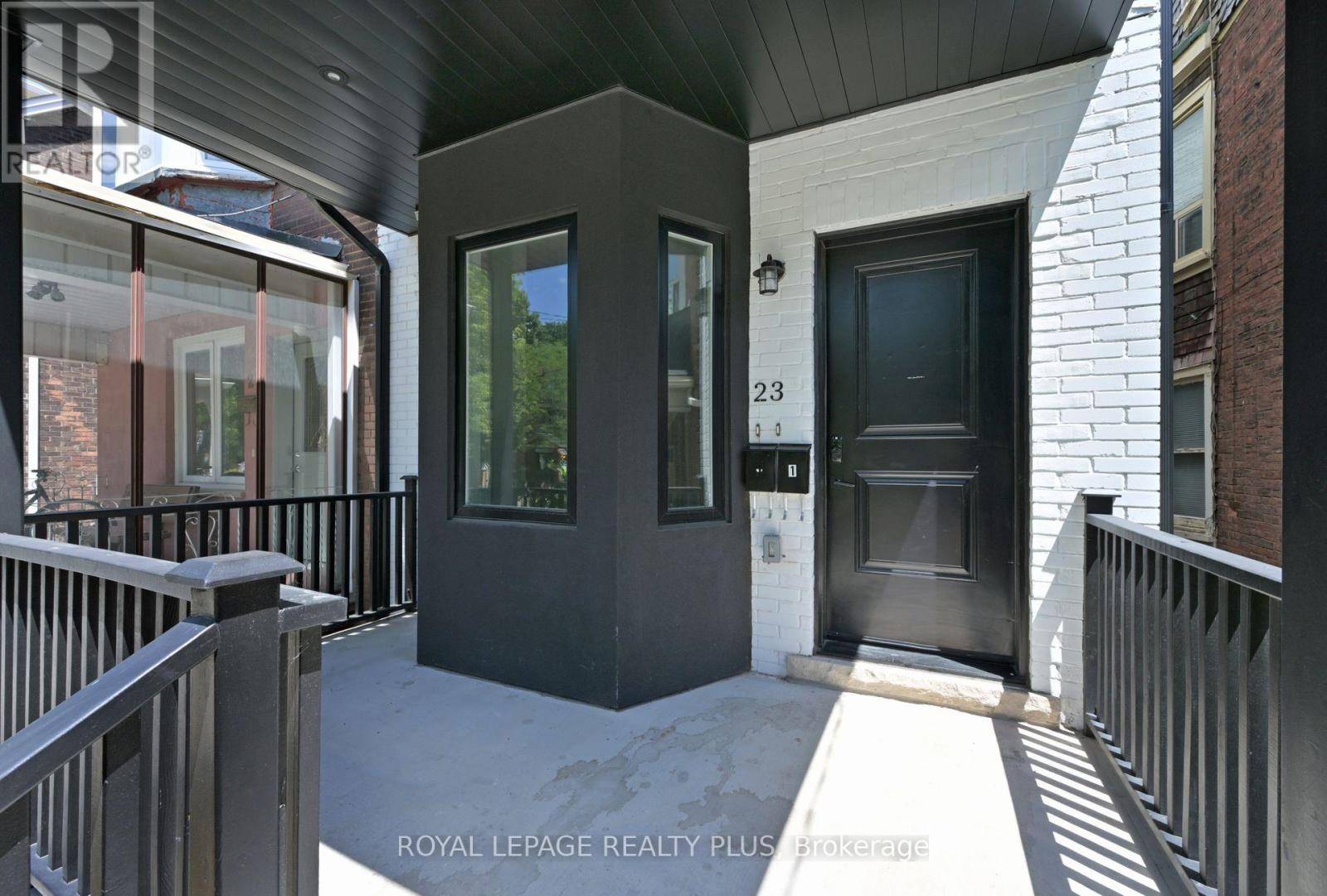 Toronto (dovercourt-wallace Emerson-junction), ON M6H3M7,23 PAULINE AVENUE