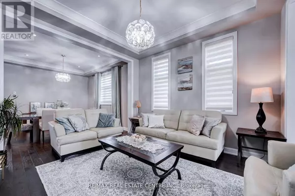 Oakville (go Glenorchy), ON L6M1N3,438 NORTH PARK BOULEVARD