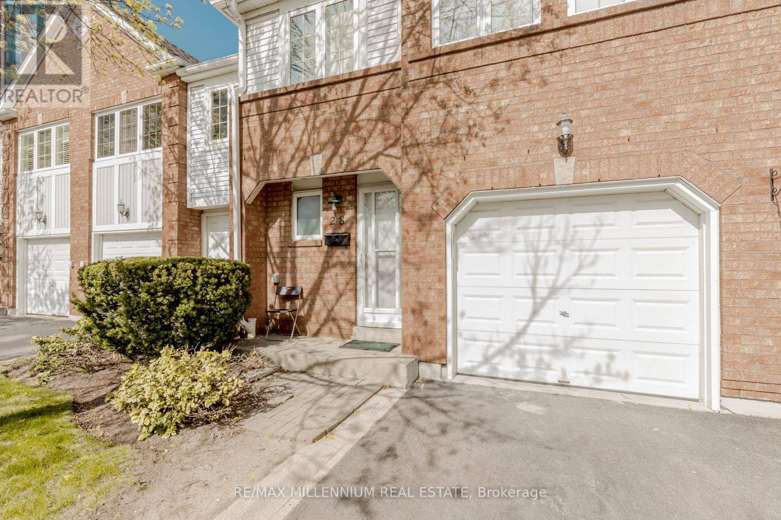 Mississauga (central Erin Mills), ON L5M4X7,4605 Donegal DR #28