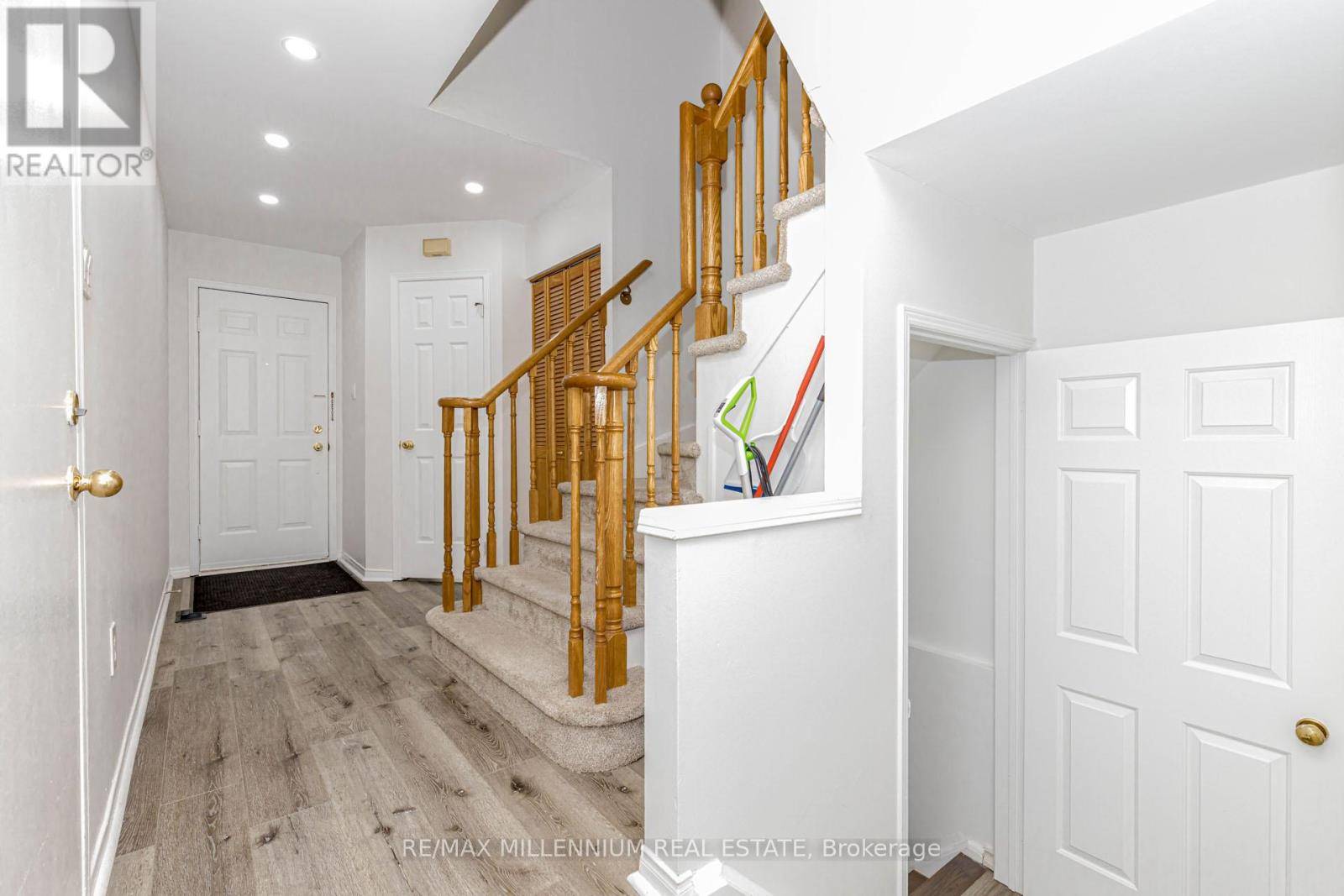 Mississauga (central Erin Mills), ON L5M4X7,4605 Donegal DR #28