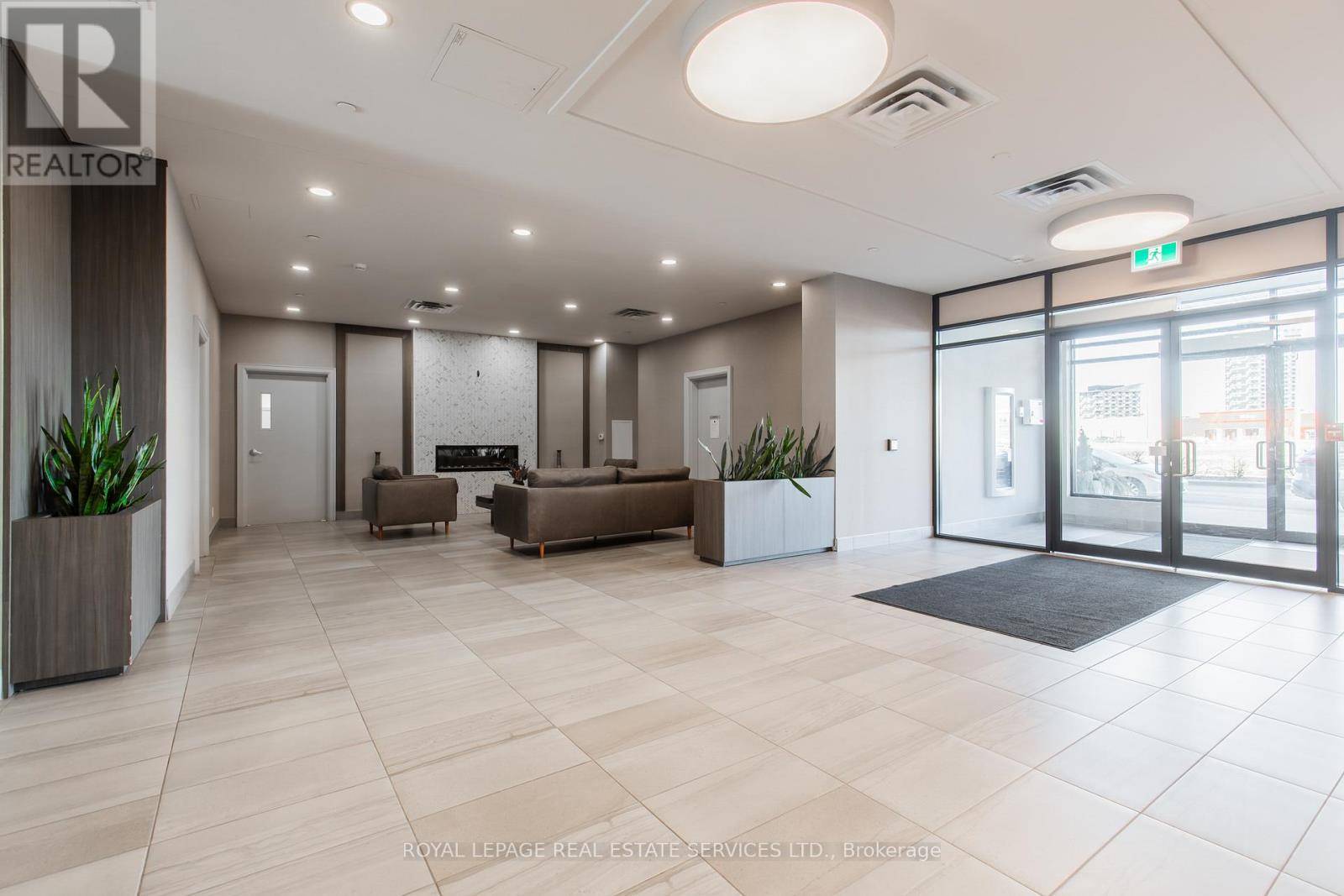 Oakville (ro River Oaks), ON L6H3P2,150 Oak Park BLVD #422