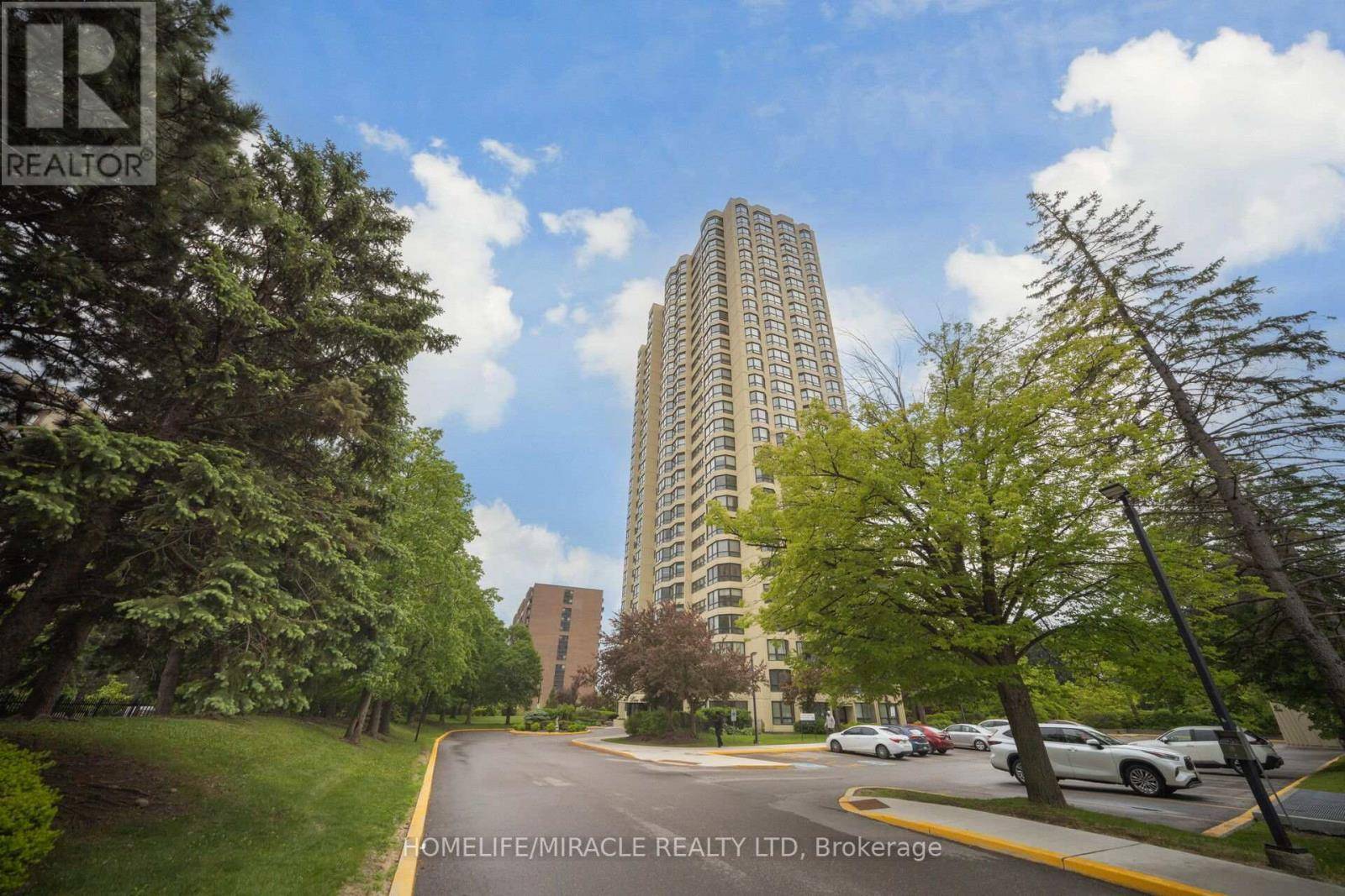 8 Lisa ST #1802, Brampton (queen Street Corridor), ON L6T4S6
