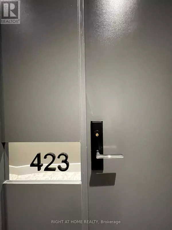 Toronto (south Parkdale), ON M6K0J2,285 Dufferin ST #423