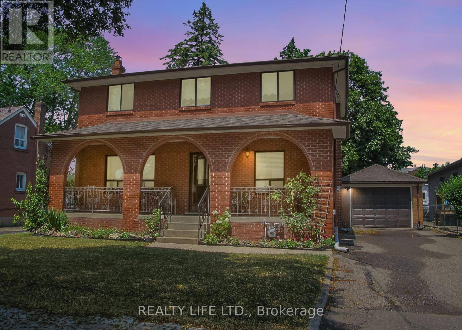 Toronto (downsview-roding-cfb), ON M3L1C5,4 ROSALIE AVENUE