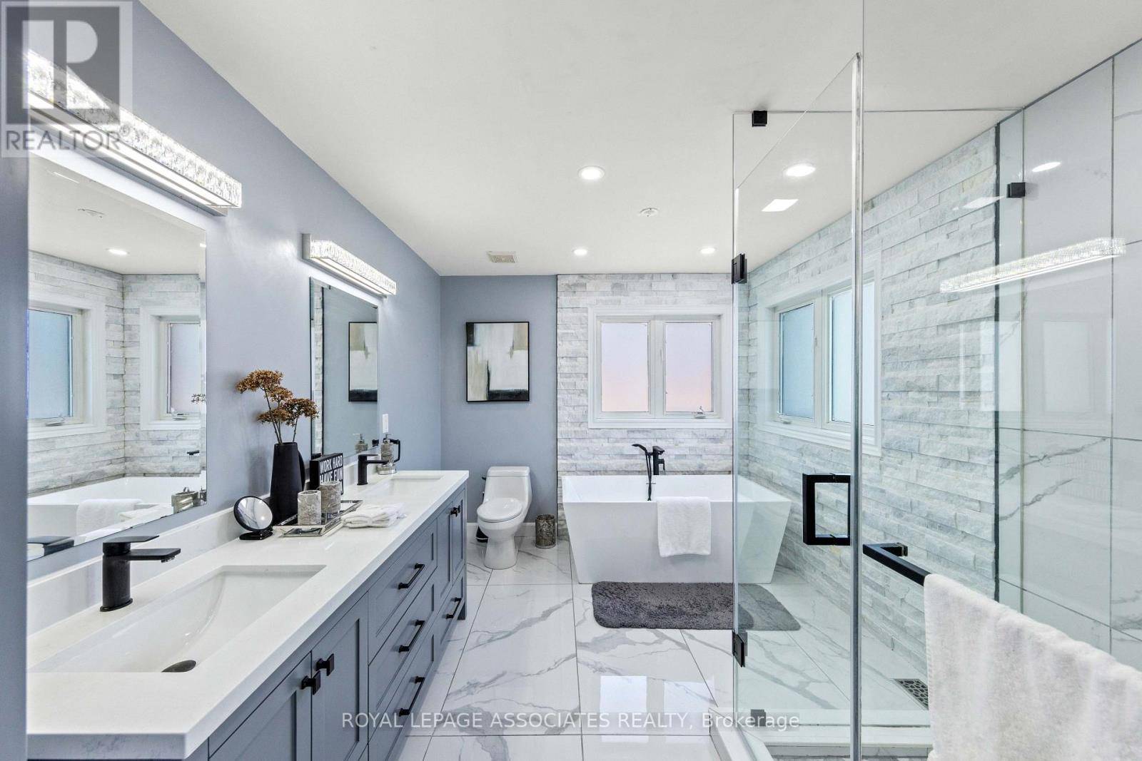 13 LAURENTIDE CRESCENT, Brampton (vales Of Castlemore North), ON L6P1Y4