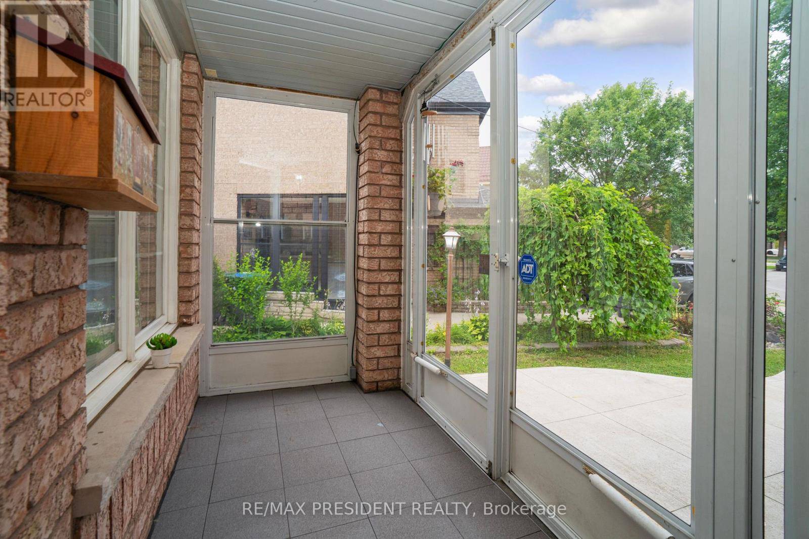 Brampton (sandringham-wellington), ON L6R1L2,41 RANGELAND ROAD