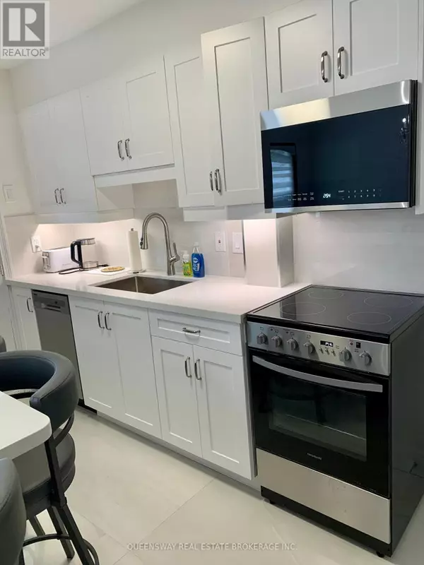Toronto (lambton Baby Point), ON M6S3Z8,420 JANE STREET