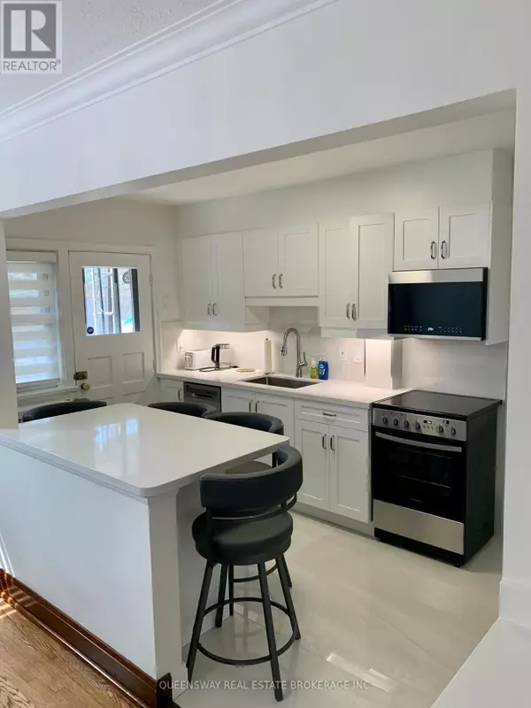 Toronto (lambton Baby Point), ON M6S3Z8,420 JANE STREET