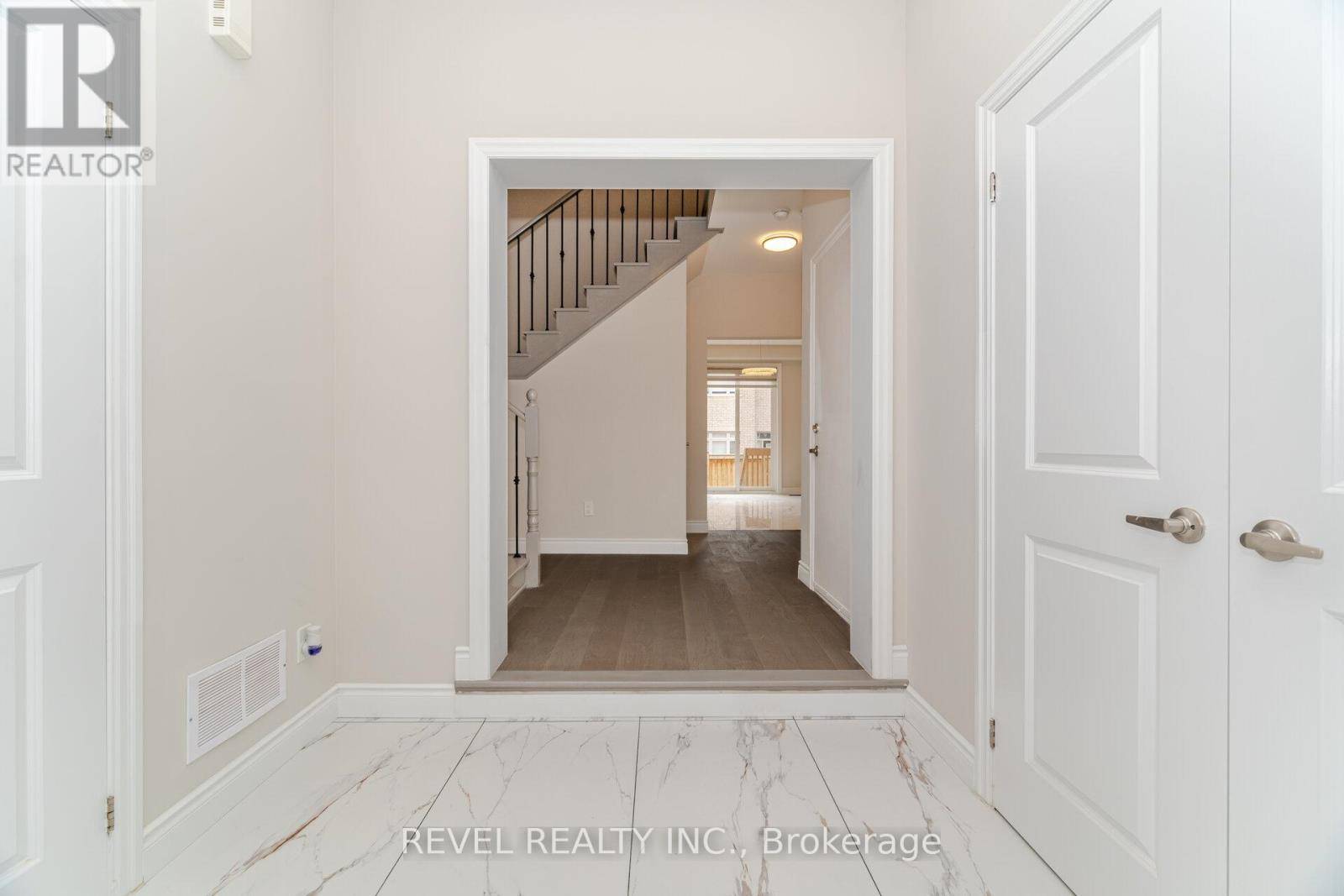 Oakville (go Glenorchy), ON L6H0Y4,3304 VERNON POWELL DRIVE