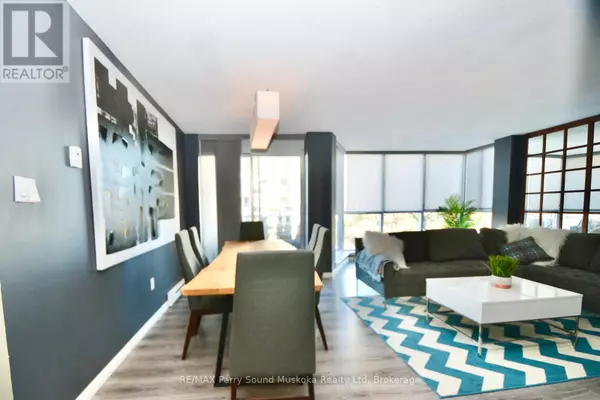 Oakville (cp College Park), ON L6H2R5,1071 Queens AVE East #205