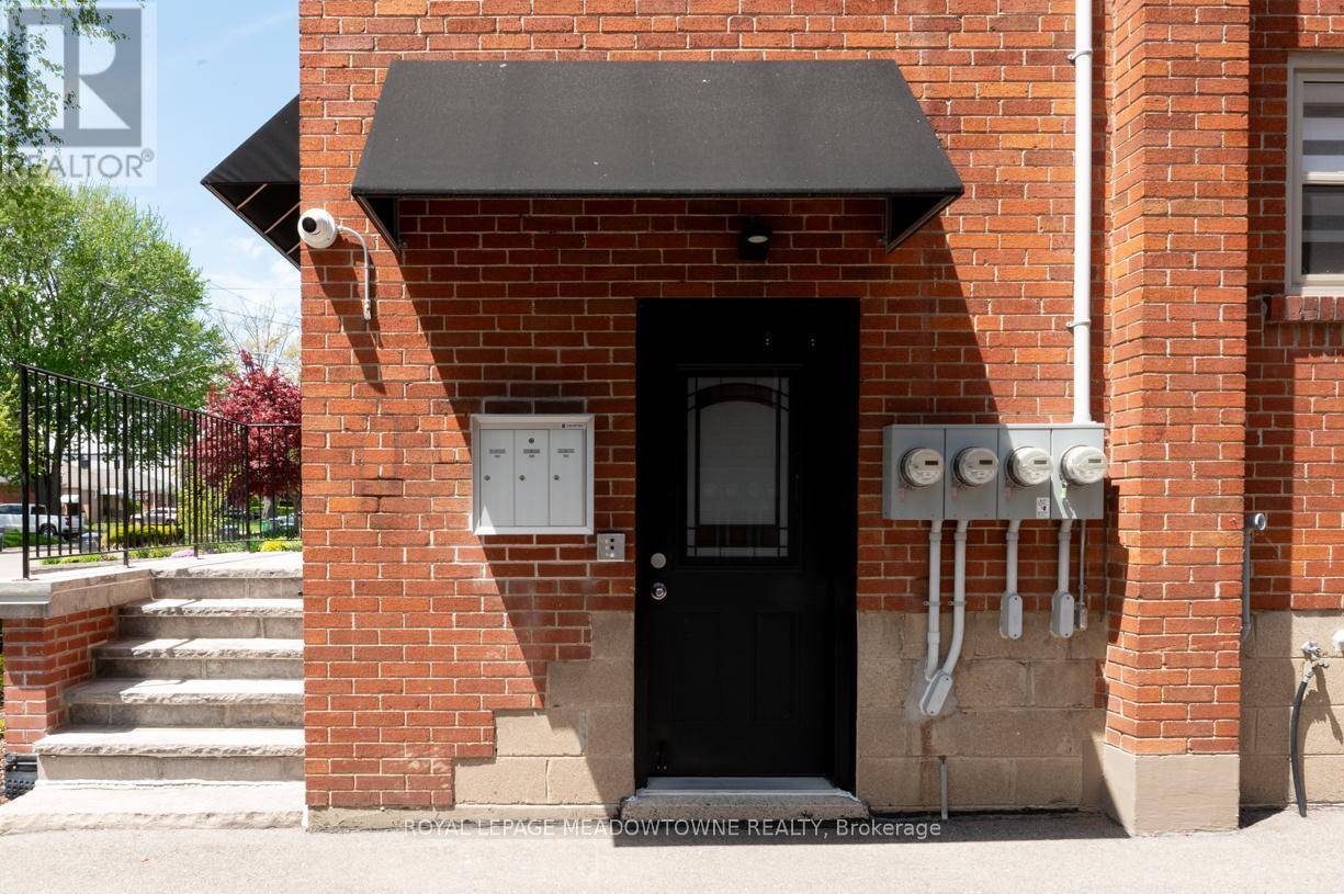 Mississauga (port Credit), ON L5H2S8,33 Broadview AVE #2