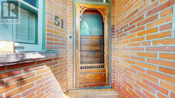 Toronto (roncesvalles), ON M6R2A3,51 MACDONELL AVENUE