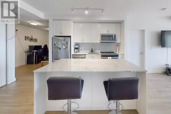 Oakville (go Glenorchy), ON L6H7C3,150 Sabina DR #416